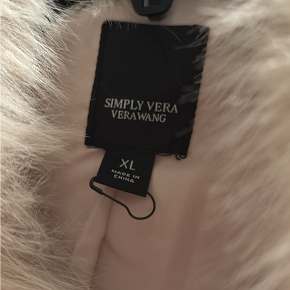 Beautiful short brand new faux cozy coat - Picture 2 of 5